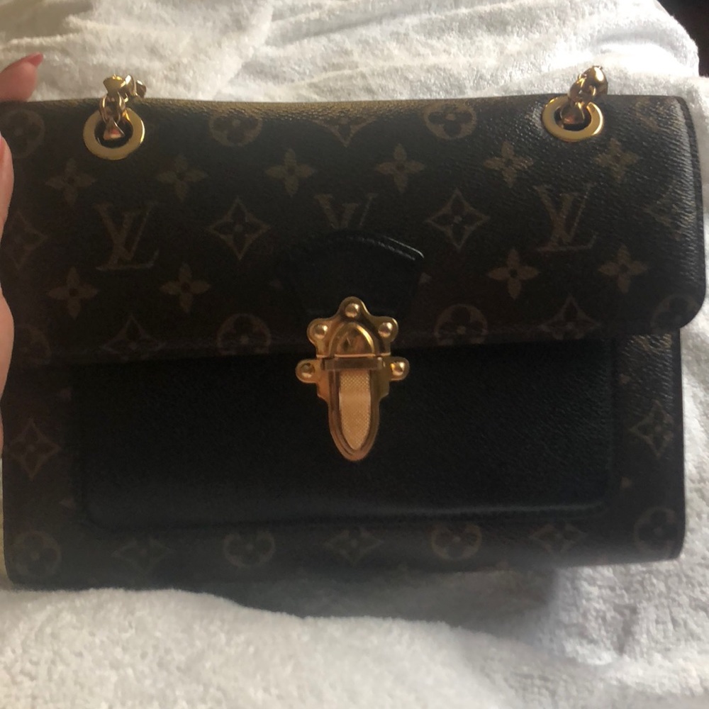Louis Vuitton Victoire handbag